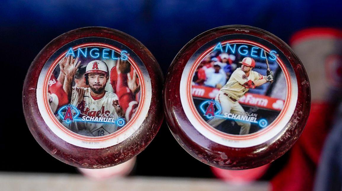 Topps putting images of MLB players into bat knobs for future card inserts