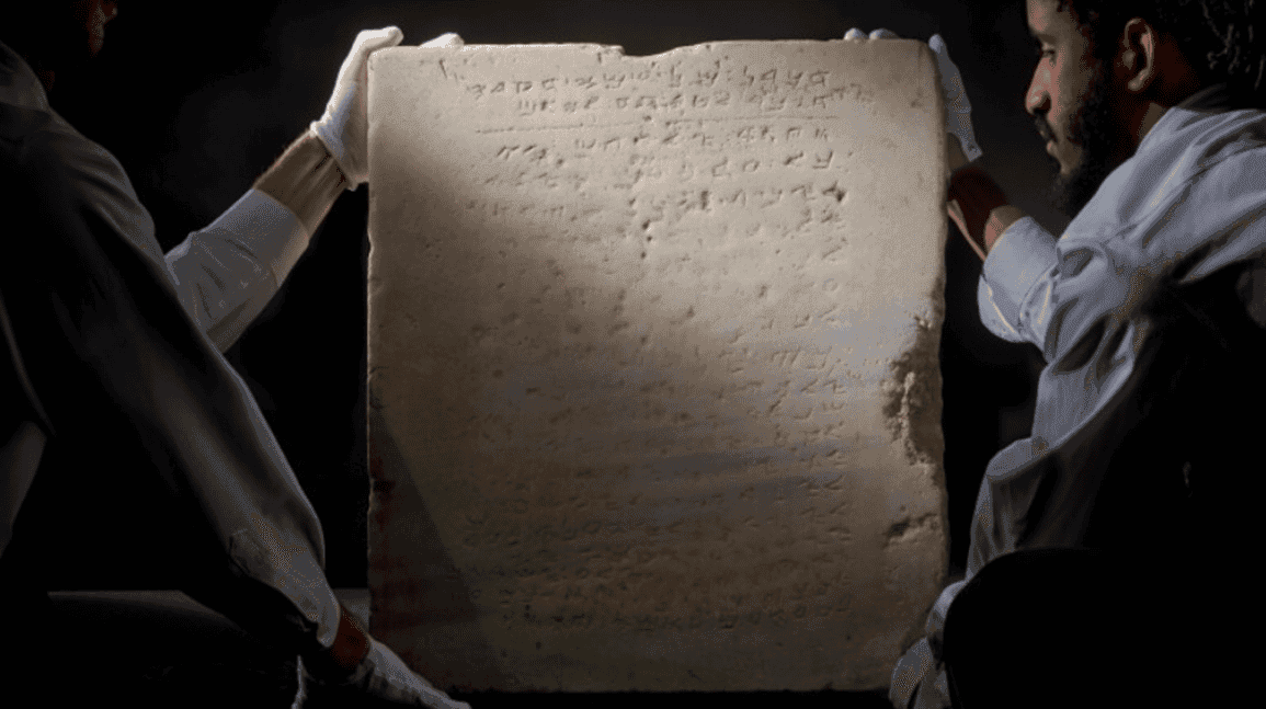 Cover Image for Complete 1,500-year-old Ten Commandments tablet sells for $5 million