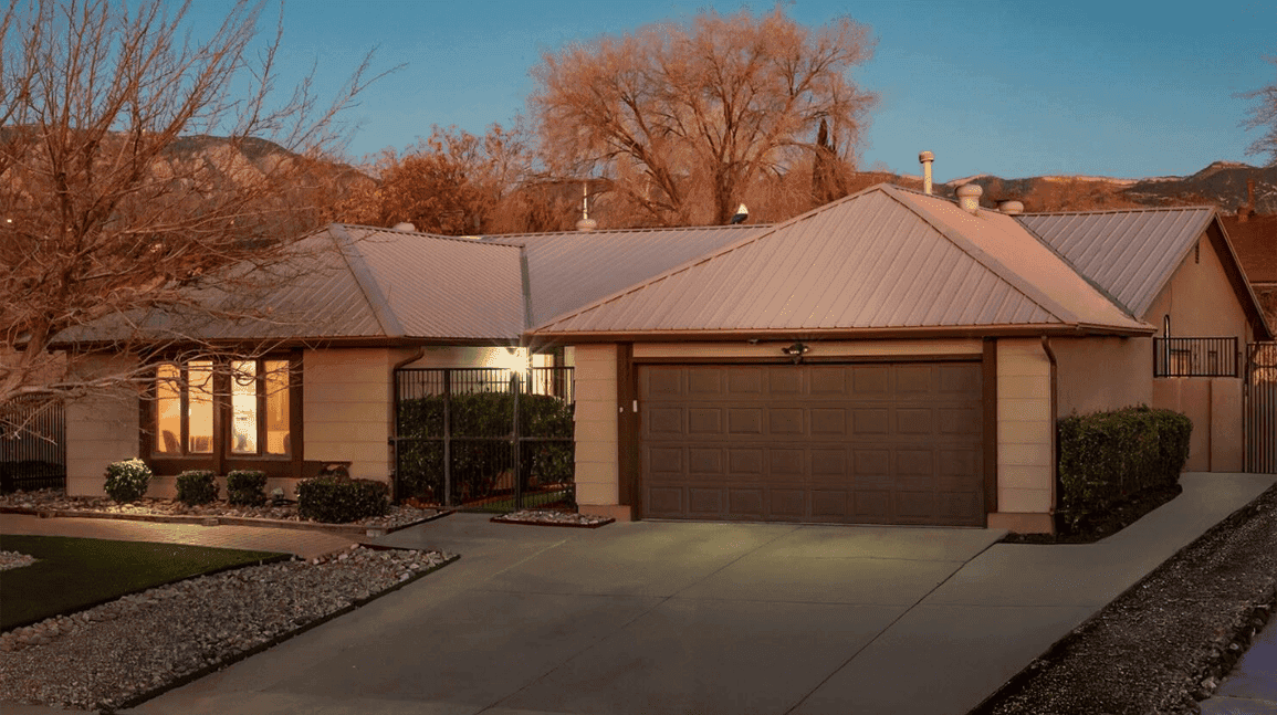 Cover Image for Walter White's house from 'Breaking Bad' on market for $4 million