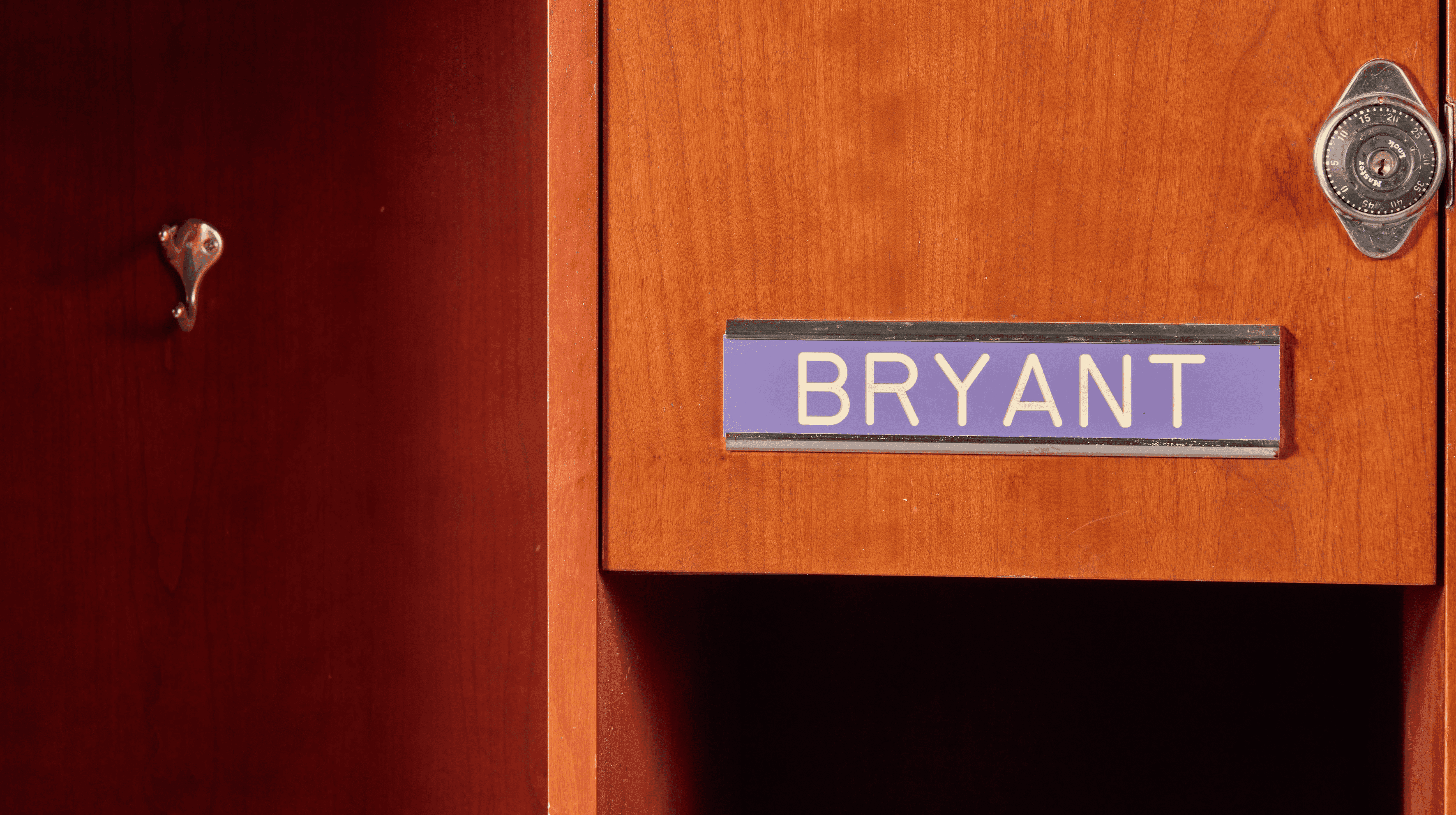 Cover Image for Kobe Bryant's Staples Center locker hits auction block