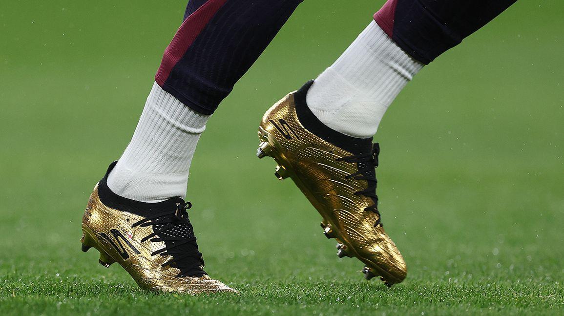 Harry Kane wears limited-edition Skechers boots in England match