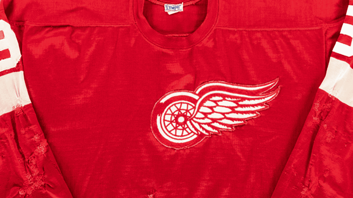 Cover Image for Gordie Howe’s jersey from record-breaking goal No. 545 sells for $81k