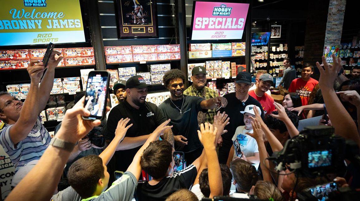 Topps Hobby Rip Night highlighted by athletes, celebrity guests