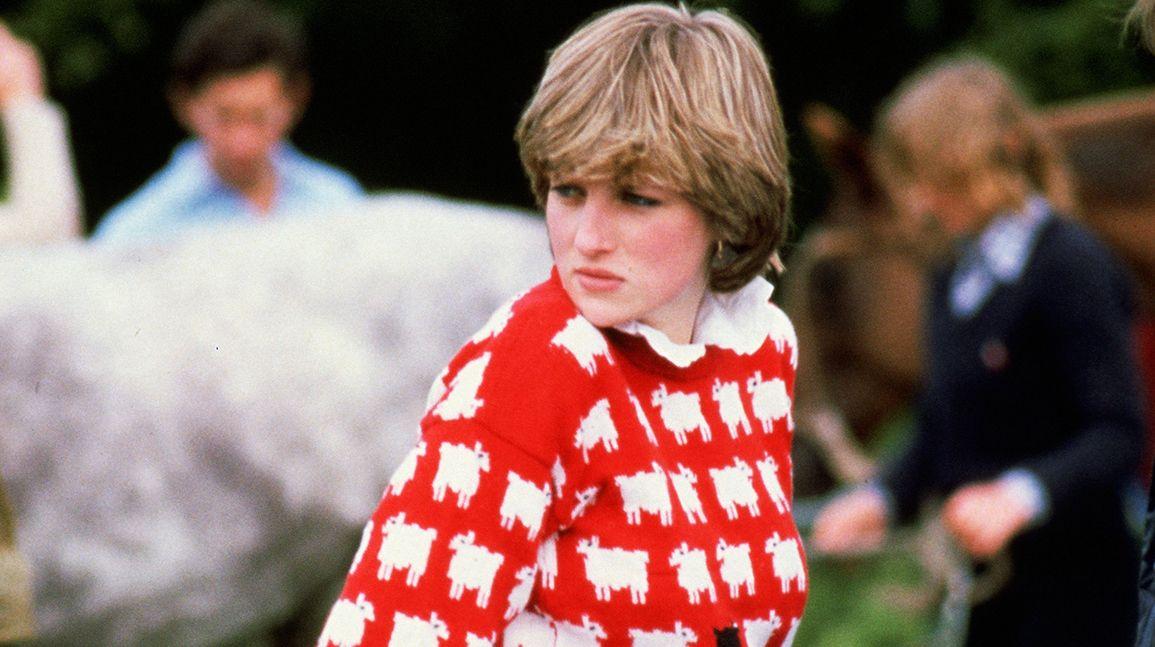 Cover Image for Princess Diana dress sells for $910,000