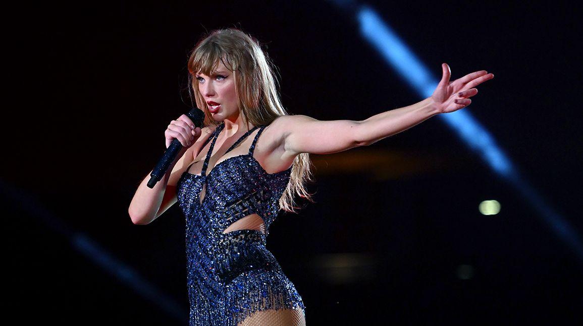 Taylor Swift guitar smashed by winning bidder in auction