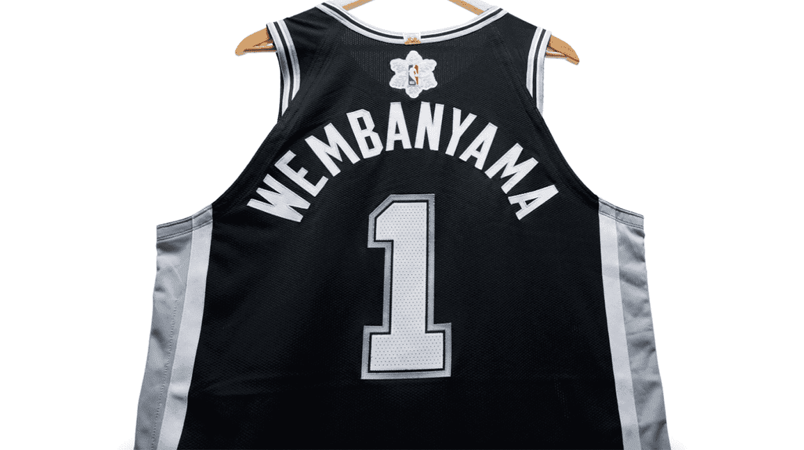 Cover Image for Victor Wembanyama's Christmas jersey sells for $192k