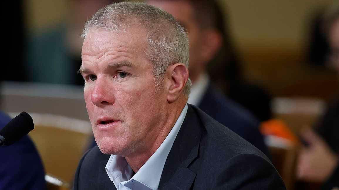 As Brett Favre scandal hits Netflix, his collectible market hasn't fallen off