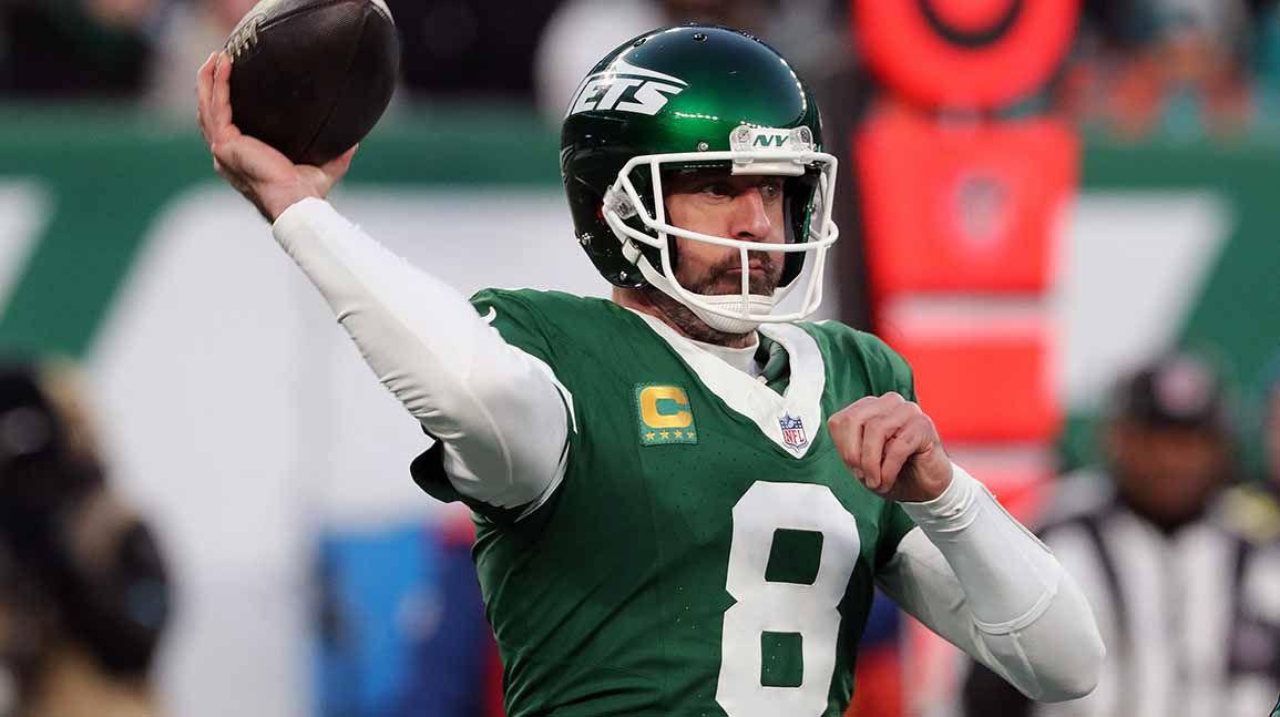 Amid drama, Aaron Rodgers' card market appears anemic