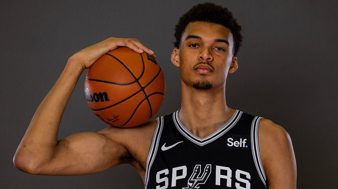 Cover Image for Wembanyama card sets Topps NOW record, sells more than 113k